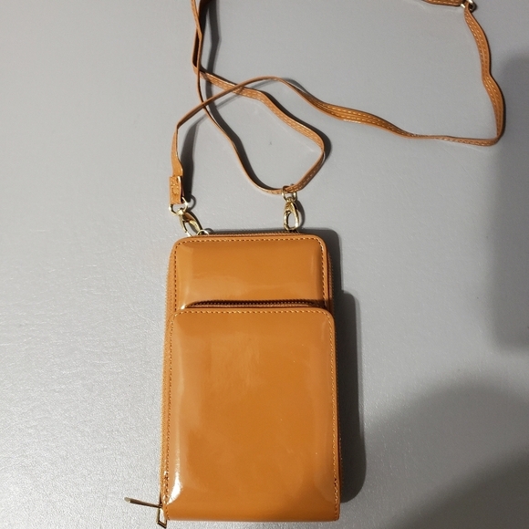 brown faux leather crossbody bag with 2 pockets and a phone pocket - Picture 3 of 12